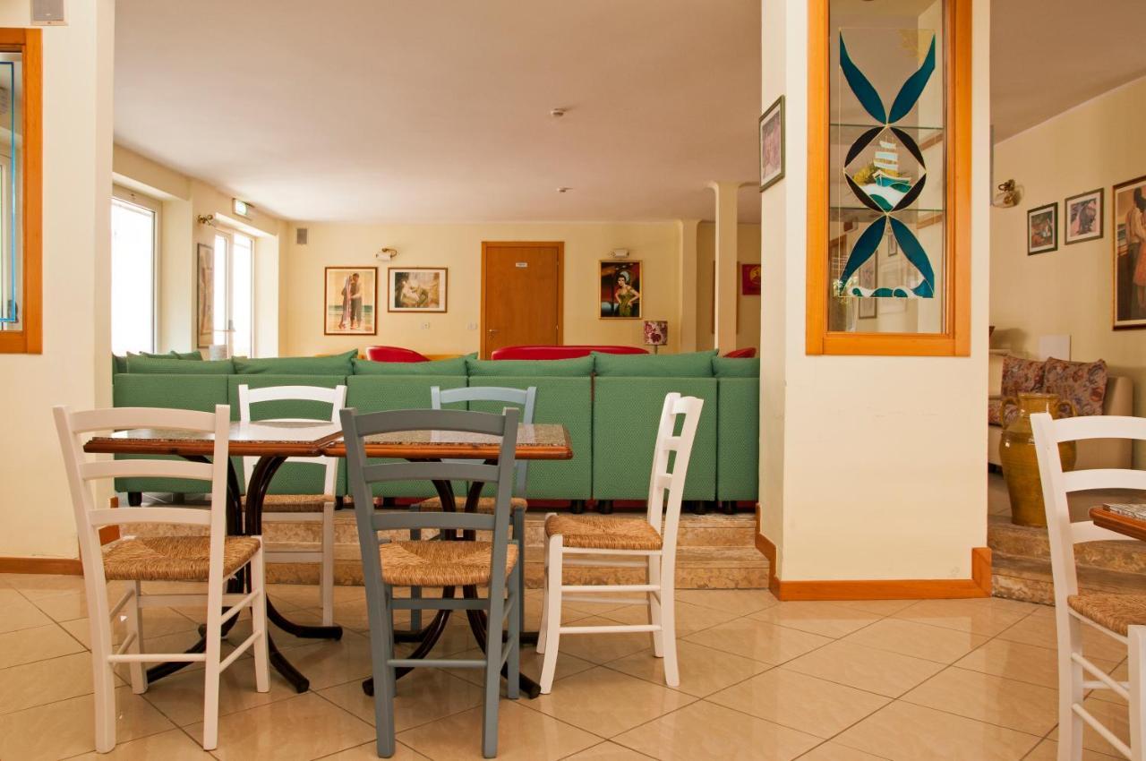 Hotel Rugantino Cesena Bagian luar foto