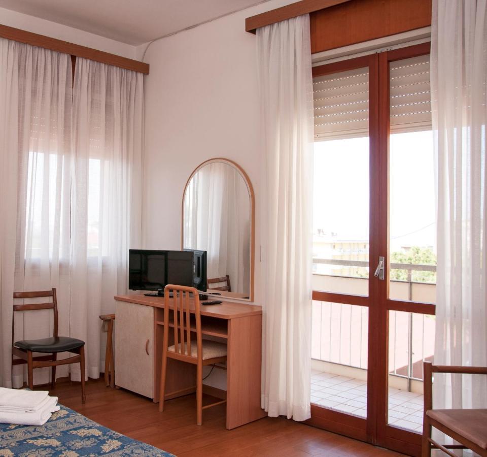 Hotel Rugantino Cesena Bagian luar foto