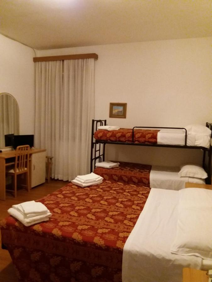 Hotel Rugantino Cesena Bagian luar foto